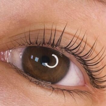 Die besten Wimpernlifting- und Laminierungssets für zu Hause